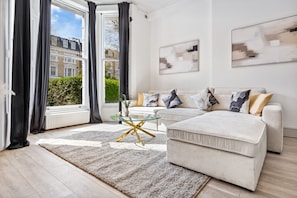 Living Room / Lounge
