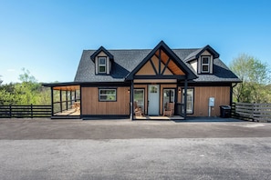 Bearfoot Timbers' exterior