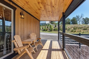 Bearfoot Timbers' relaxing decks