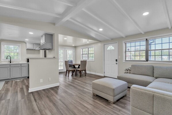 Floor, Flooring, Indoors, Furniture, Living Room