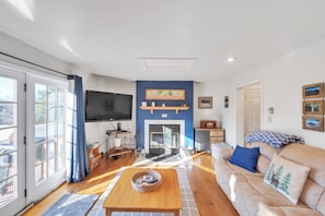 Furniture, Indoors, Living Room, Couch, Home Decor
