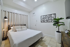 Queen Bed to relax time and enjoy your stay!