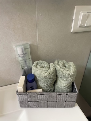 Bathroom amenities