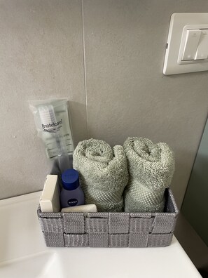 Bathroom amenities