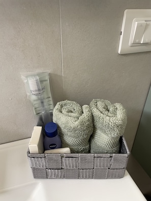 Bathroom amenities