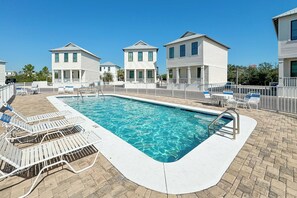 Watch the kiddos play in the pool 20 steps away from the home