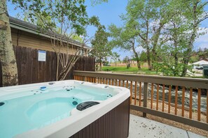 Bain à remous extérieur