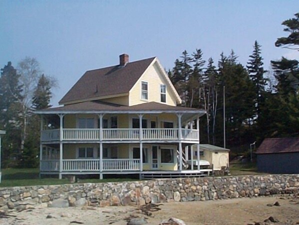 Colburn Cottage exterior and beach