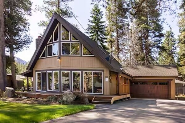 Beautiful Updated  Chalet Next To Golf Course Vhr-073547 - Lago Tahoe