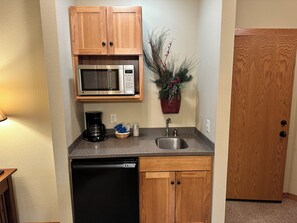 KITCHENETTE