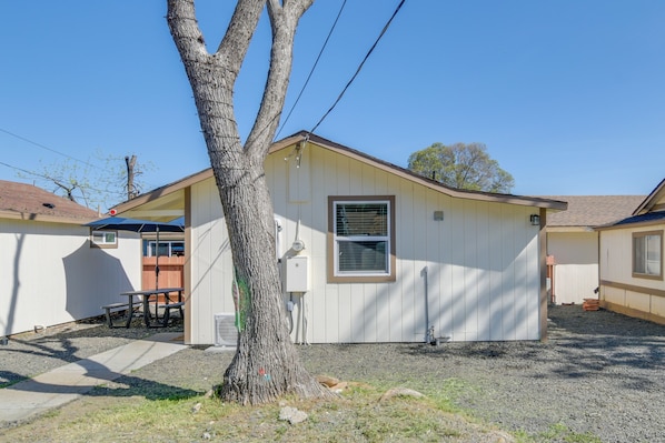 Oroville Vacation Rental | Studio | 1BA | 250 Sq Ft | Small Step to Enter