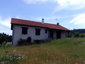 Maison et espaces extérieurs