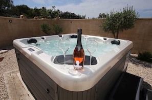Bain à remous extérieur