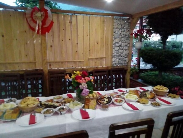Outdoor dining