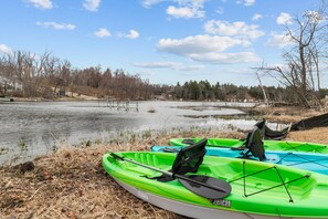 Guests can enjoy complimentary use of our kayaks and paddleboards—perfect for exploring the lake and soaking in the peaceful views!