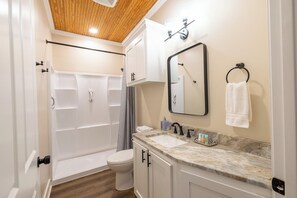 Spacious walk-in shower with adjustable grip handles — senior-friendly design ensures a safe and comfortable stay in the heart of Laurel’s historic district.
