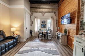 Cozy & stylish living area in the heart of Laurel’s HGTV-famous downtown — unwind after exploring shops, cafes & local art just steps away.