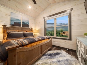 Every bedroom has an incredible mountain view and is decorated with high-end bedding.