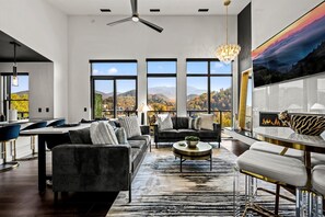 A living room with panoramic mountain views!