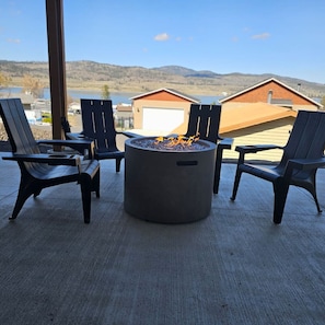 Sit around the gas fire pit and take in the beautiful lake views