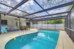 Pool & Lanai | Single-Story Home