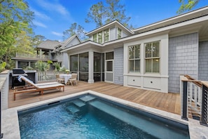 Enjoy the tranquil back yard and pool!