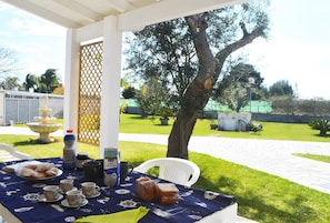Outdoor dining