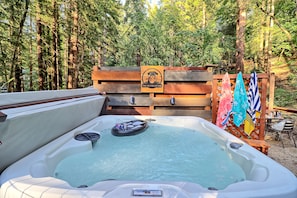 Indulge in the ultimate group retreat as you soak in our 6-person hot tub
