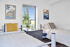 Guest Bedroom #2 with 2 XL Twin Beds!