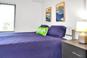 King bedroom with en suite bathroom & large closet!