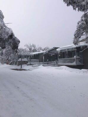 Elkhorn Apartments
