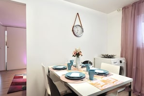 Bring your friends, family, or favorite takeout—there’s room for everyone at this dining table!