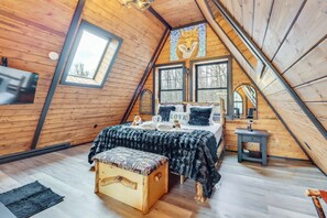 Loft | 2nd Floor | King Bed