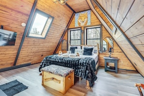 Loft | 2nd Floor | King Bed