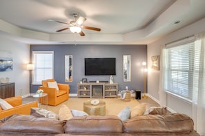 Living Room | Central A/C | Free WiFi | Queen Sleeper Sofa