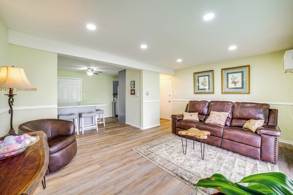 Homewood Vacation Rental | 2BR | 1BA | 950 Sq Ft | 2 Steps Required