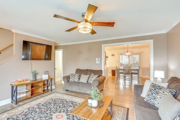 Etters Vacation Rental | 2BR | 1.5BA | Stairs Required | 1,650 Sq Ft