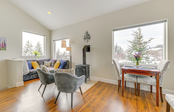 Homer Vacation Rental | 1BR | 1BA | 800 Sq Ft | Steps Required