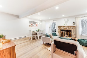 Living Room | Full Sleeper Sofa | 1st Floor | Fireplace | Free WiFi
