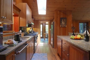Discover Luxury with Coffee, Granite, and High-End Appliances