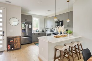 Enjoy casual dining and conversations at the kitchen counter.