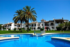 Holiday Home Swimming Pool