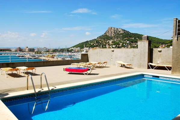 Holiday Home Swimming Pool