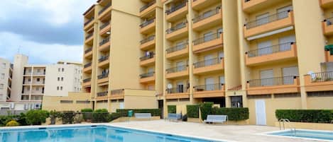 Holiday Home Swimming Pool