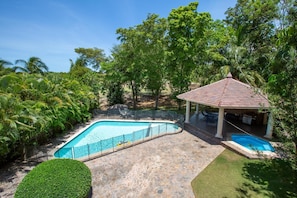 Private pool + jacuzzi, BBQ area