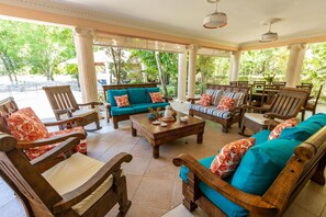 1st floor balcony area