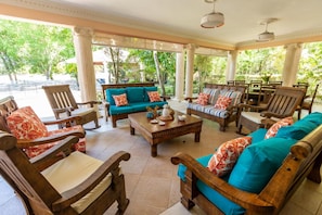 1st floor balcony area