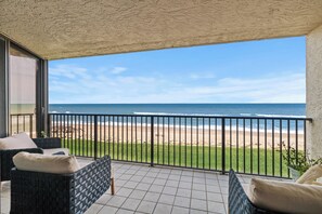 Relax on the balcony with view of the Ocean