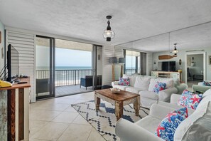Living room with direct view of the Ocean