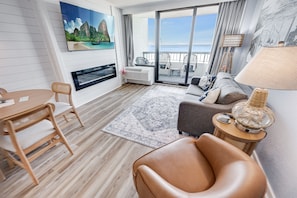 Amazing Living Room with Views of the Ocean 🌊☀️